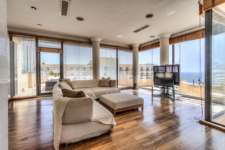 Property for sale in Malta: St. Julians Portomaso penthouse - Malta Luxury Home