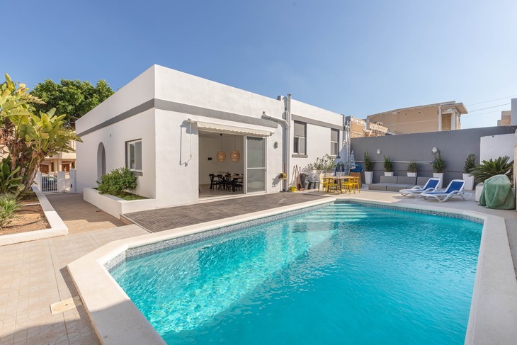 Property for rent in Malta: Ibragg Bungalow with pool - Malta Luxury Homes